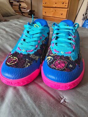 BNWT Stewie 3 Tokyo Nights Basketball Sneaker, women's size 9